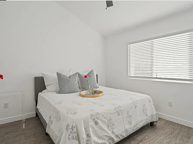 Earll 6 Townhomes — Photo 7