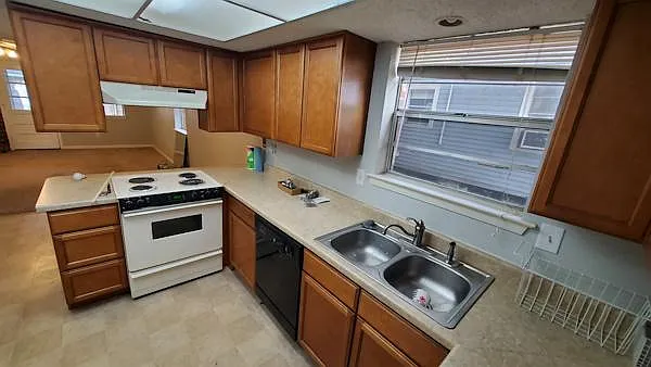 3 bed, 2.5 bath, 1800 sqft, $1,795 — Photo 2