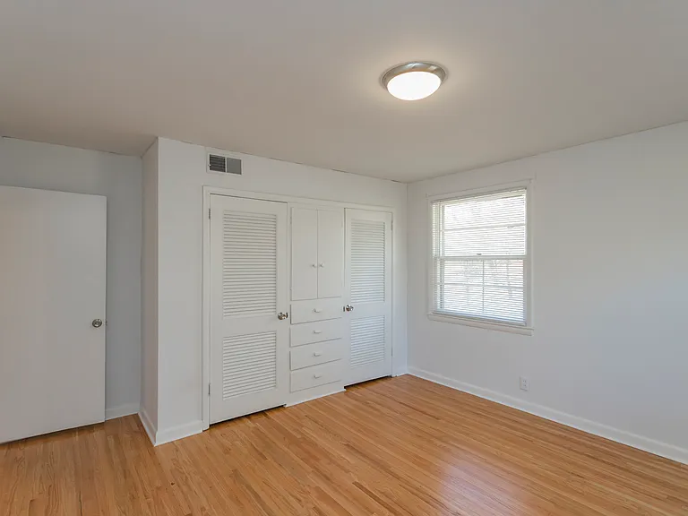 215 Donna Dr — Photo 7