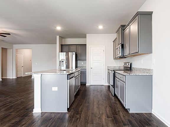 3rd image of 521 Plumb Branch Ct