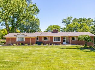 28340 W Kalong Cir, Southfield, MI