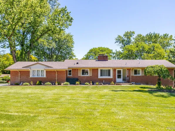 28340 W Kalong Cir, Southfield, MI 48034