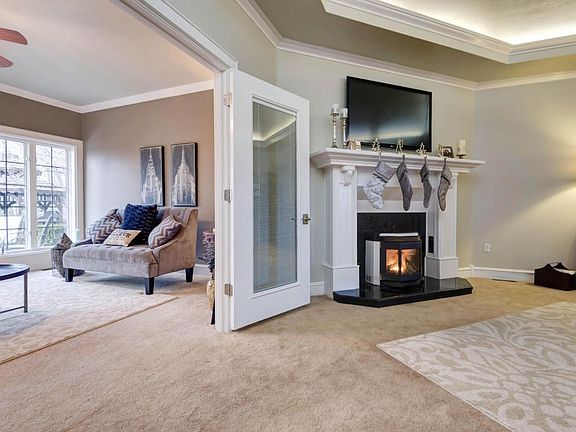 4th image of 1712 W Riverfork Dr