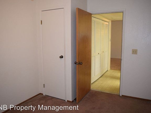 2nd image of 1444 Elm St