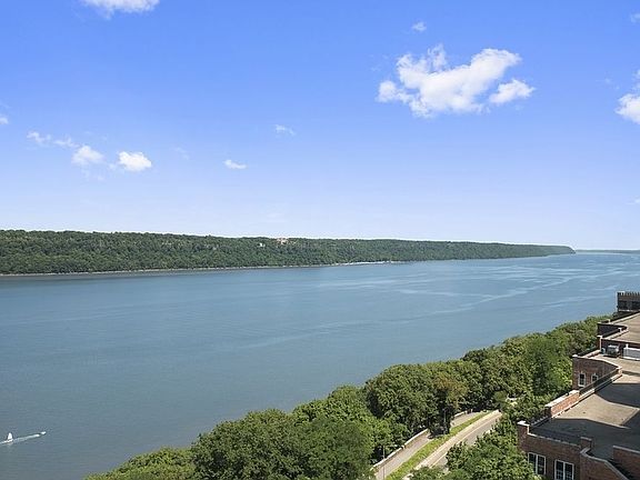4th image of 120 Cabrini Blvd APT 19