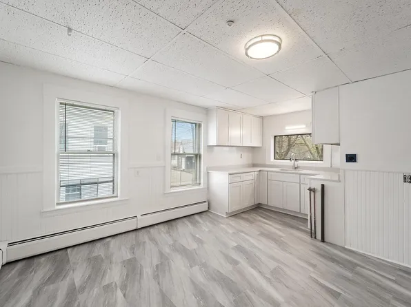 31 Whitehall Rd, Amesbury, MA