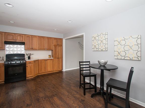 3rd image of 826 Parkway Dr
