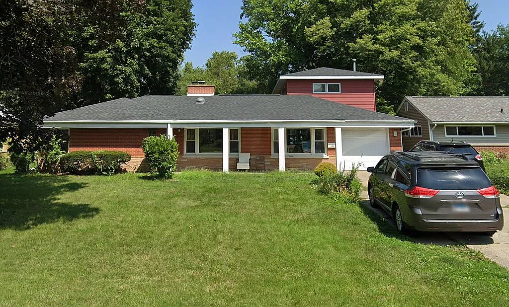 10 Montclair Rd photo 1