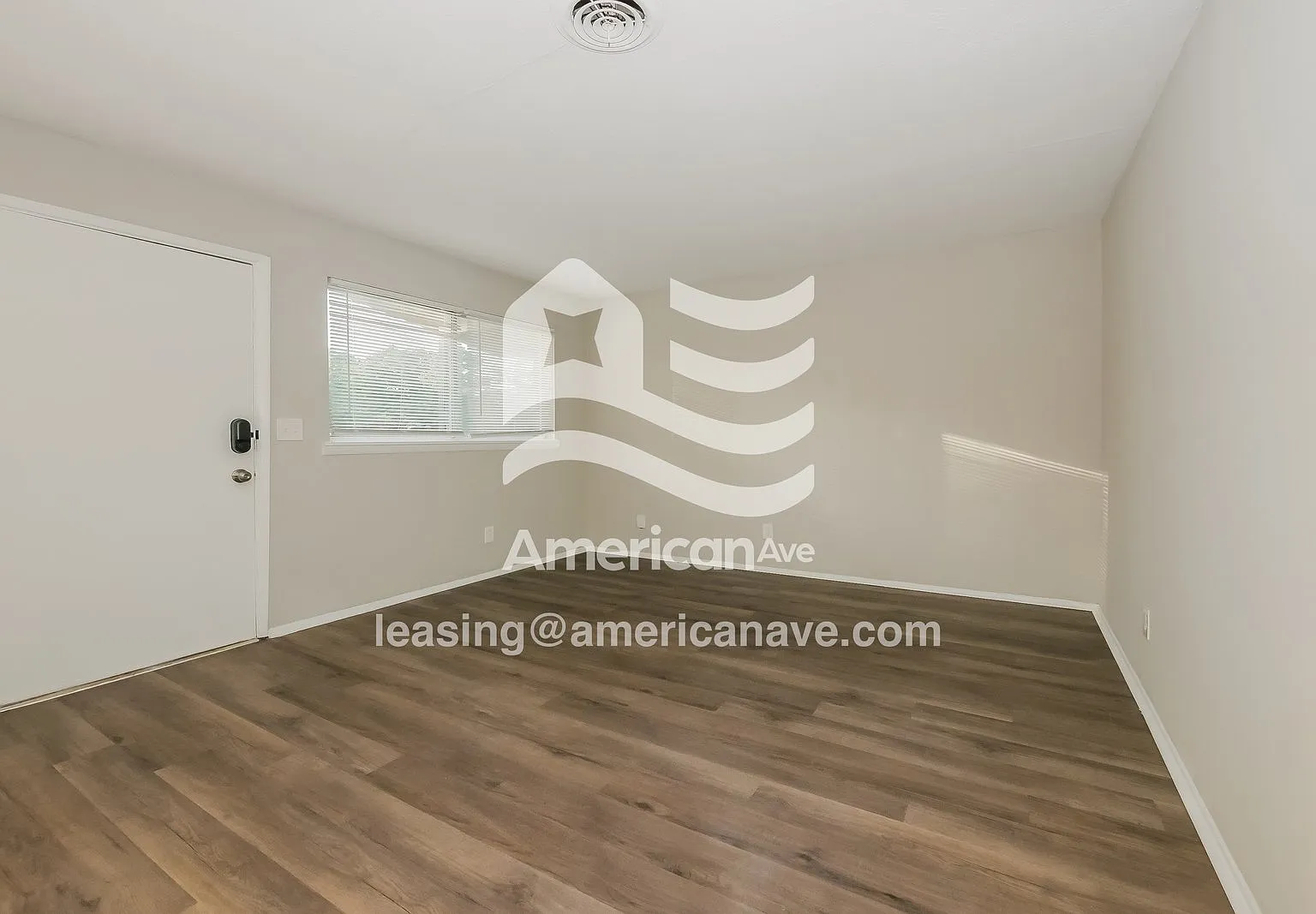 3 bed, 1.0 bath, 902 sqft, $1,535 — Photo 2