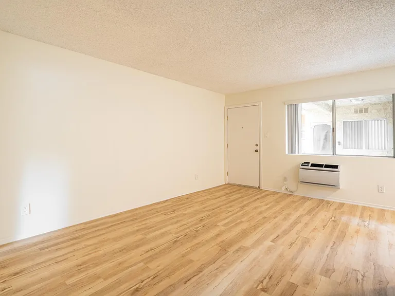 Tuscany Apartments — Photo 9