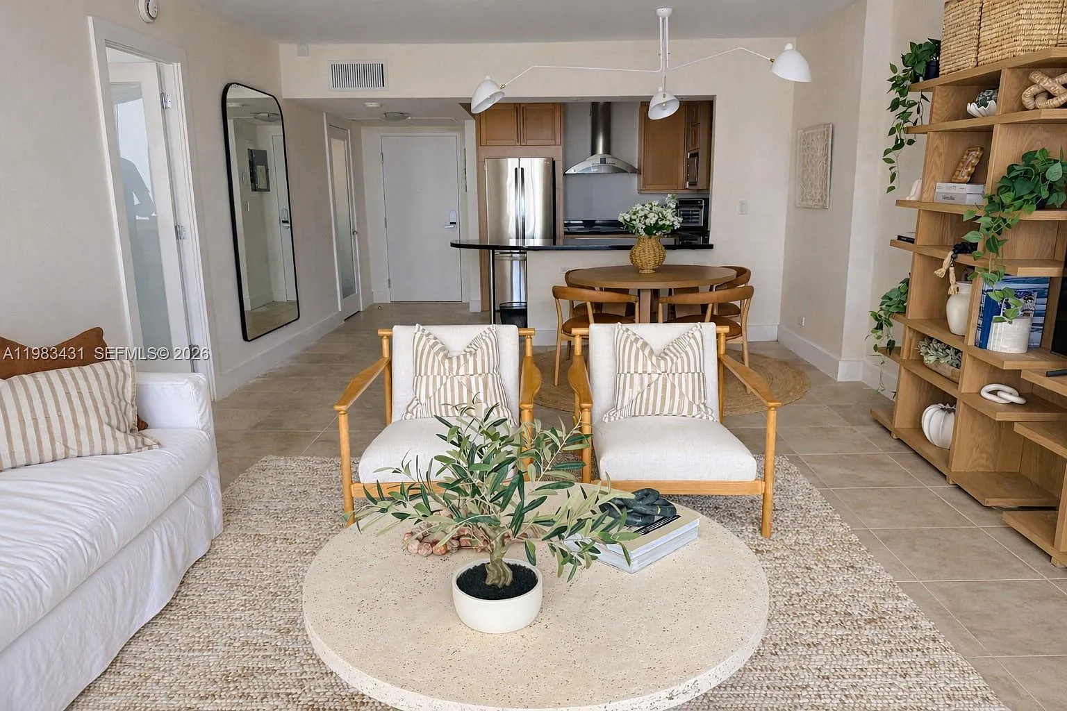 Roney Palace Condo — Photo 4