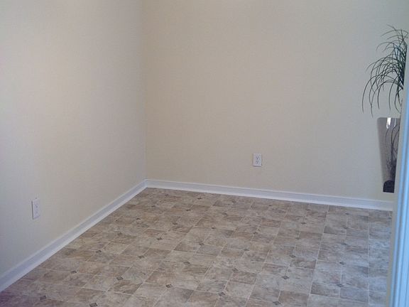 5th image of 6000 Meadwood Cir