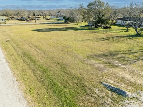 0 Clay St, Edna, TX 77957