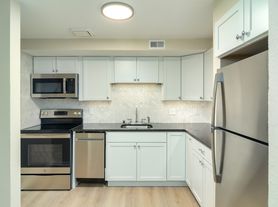 215 5th St NE