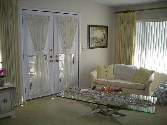 2nd image of 2528 Park Lk