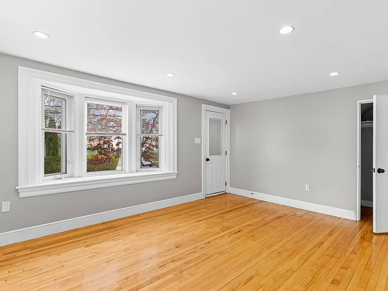 92 Gladeside Ave #1 — Photo 4