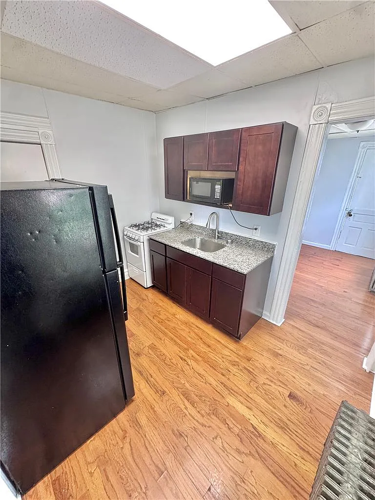 2 bed, 1.0 bath, 800 sqft, $1,175 — Photo 3