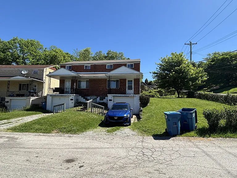 107-109 N Joslyn Dr #107 — Photo 1