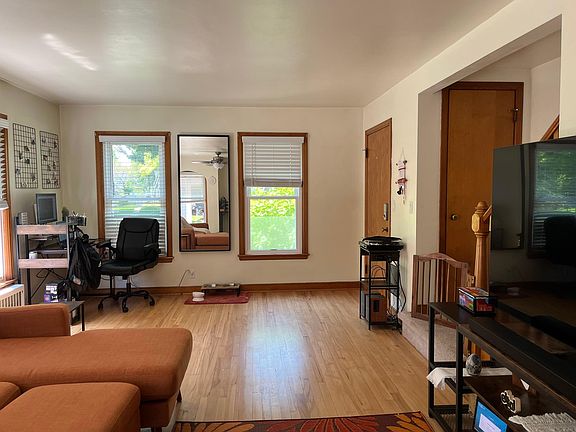 3rd image of 2152 Ludington Ave