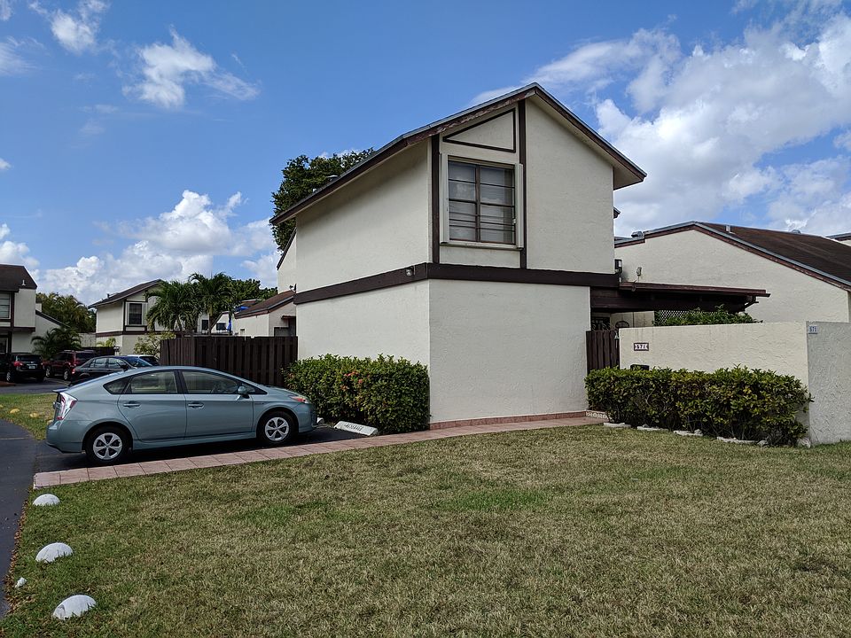 1st image of 571 NW 99th Ct #571