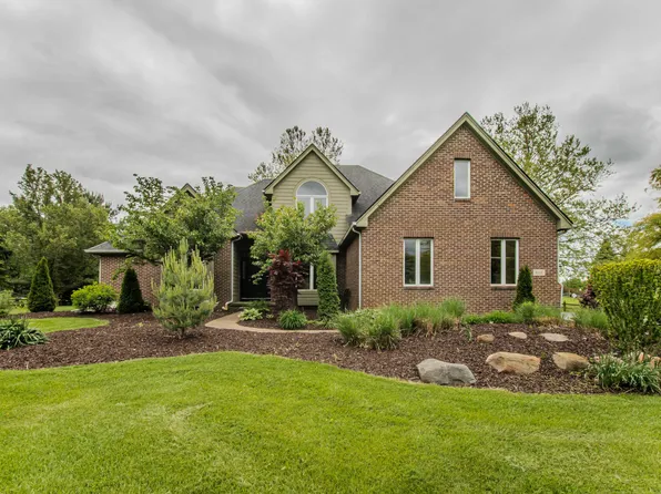 9117 Cambridge Dr, Saline, MI 48176