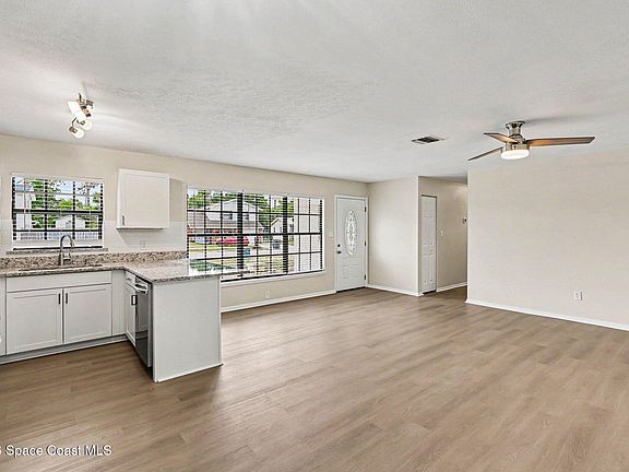 5th image of 4385 Carlysle Ave