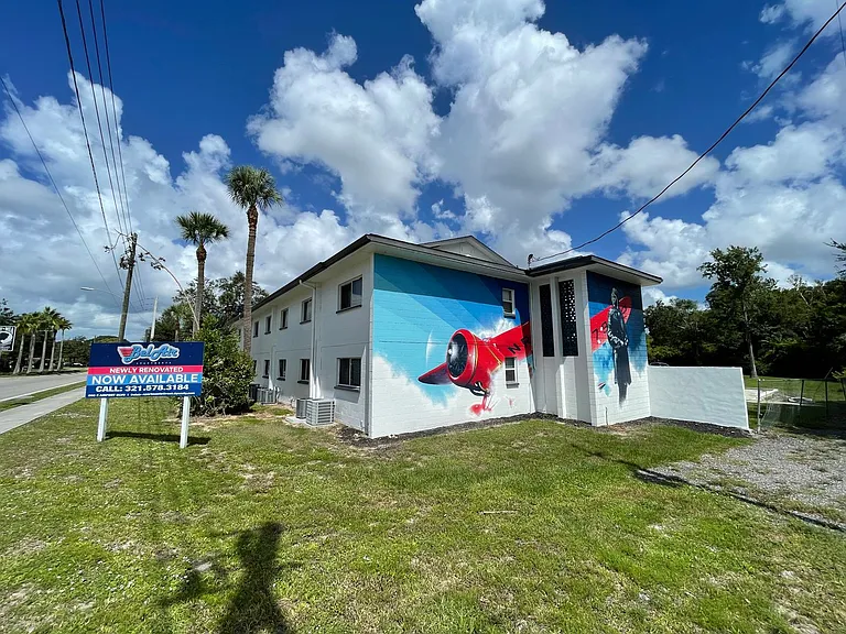 900 E Airport Blvd — Photo 40