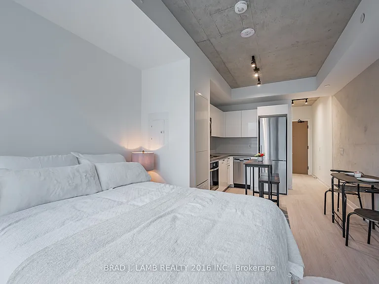 195 McCaul St #1005 — Photo 18