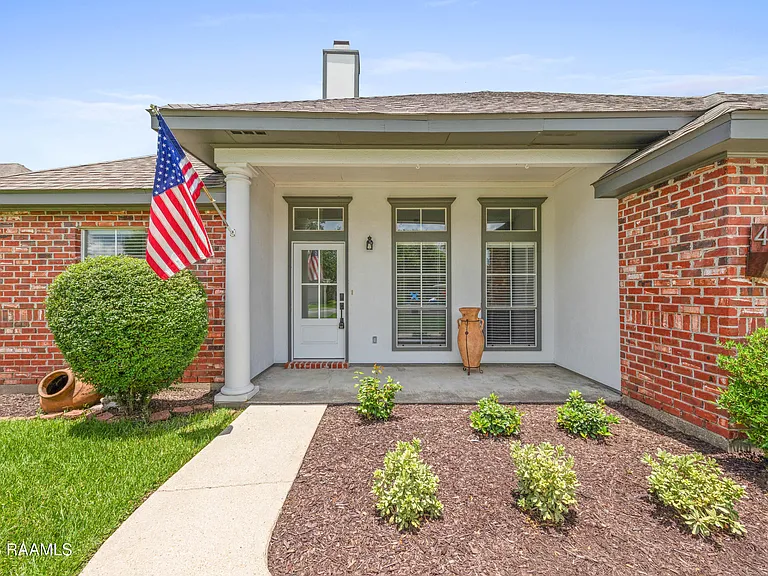 412 Crest Cir — Photo 2