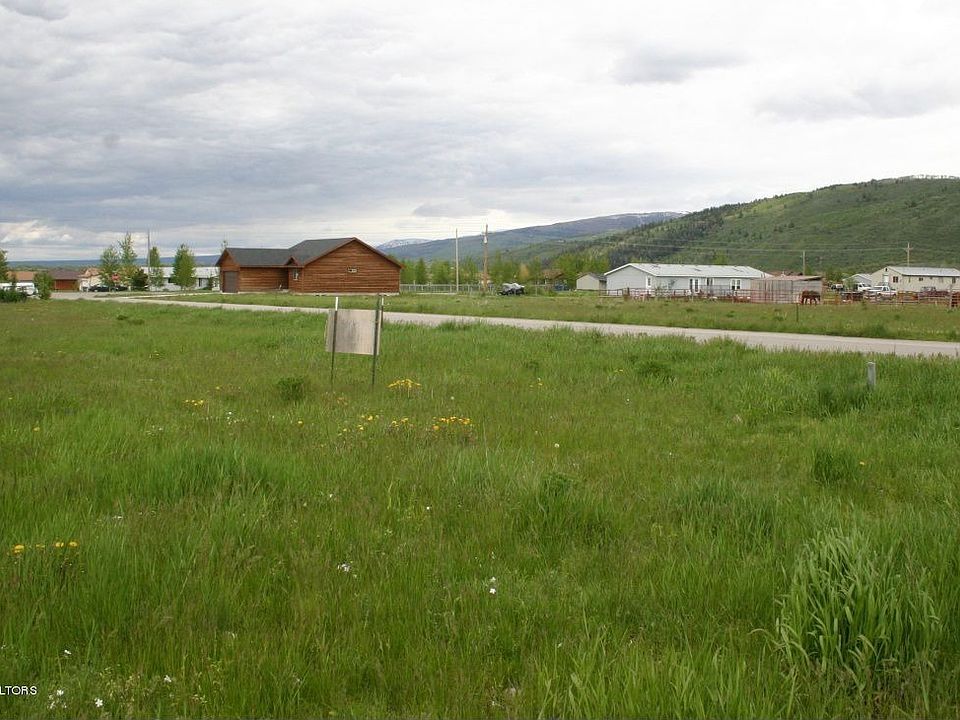2nd image of 14 Alpine Trl