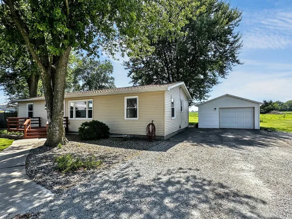 420 S Pine St, Piper City, IL 60959