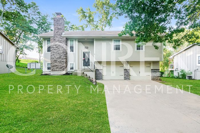 1st image of 400 NE Lakeview Dr