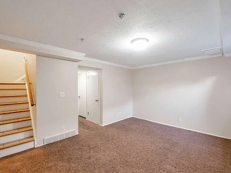 8754 S 620 E — Photo 8