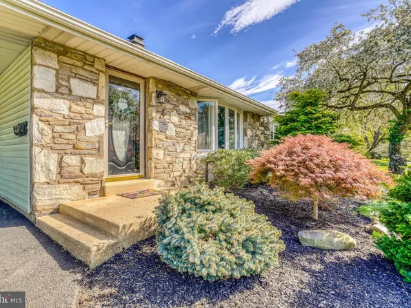 225 Diane Ave, Hatboro, PA 19040