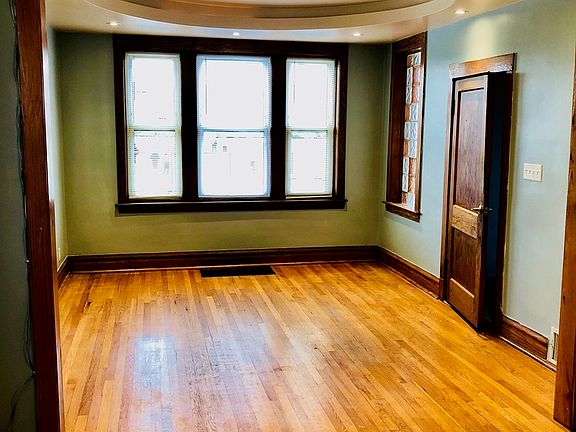 3rd image of 2431 S 58th Ct