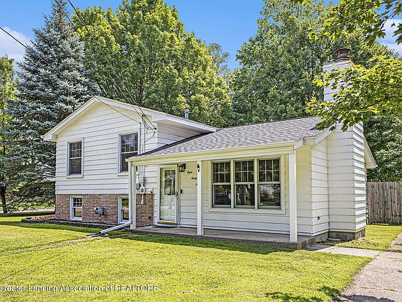 3rd image of 831 Eugenia Dr