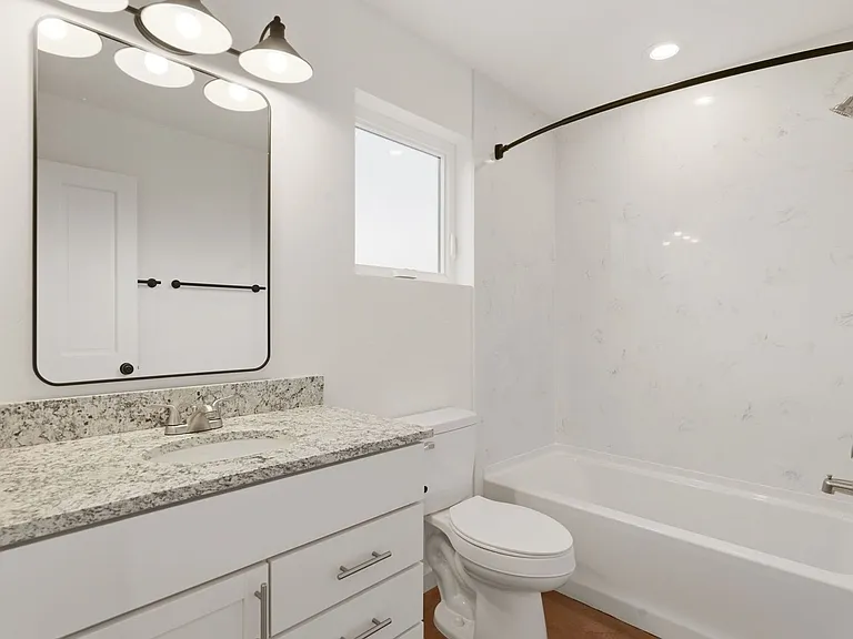 2404 Garfield Ave SE — Photo 3