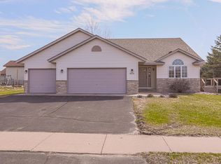 37731 Hawthorne Ave, North Branch, MN 55056