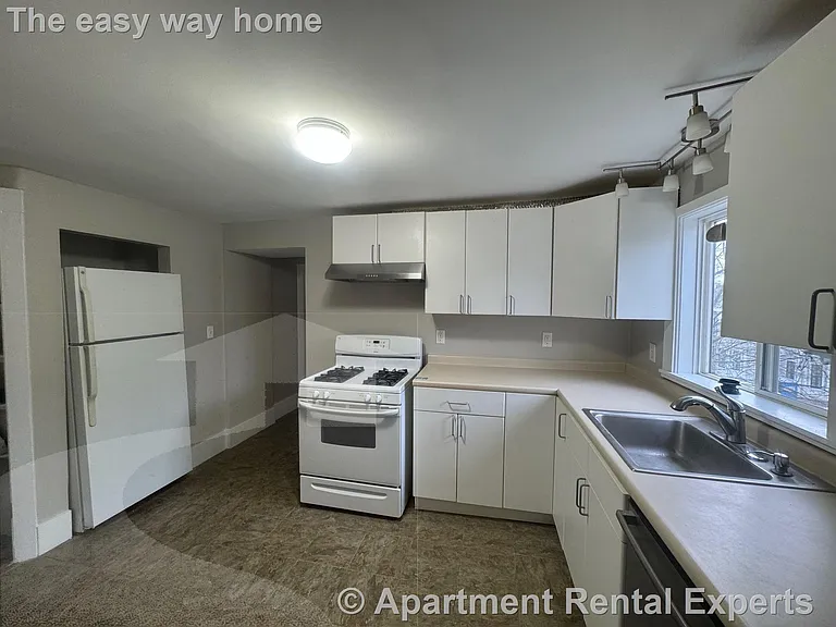 28 Francesca Ave — Photo 6