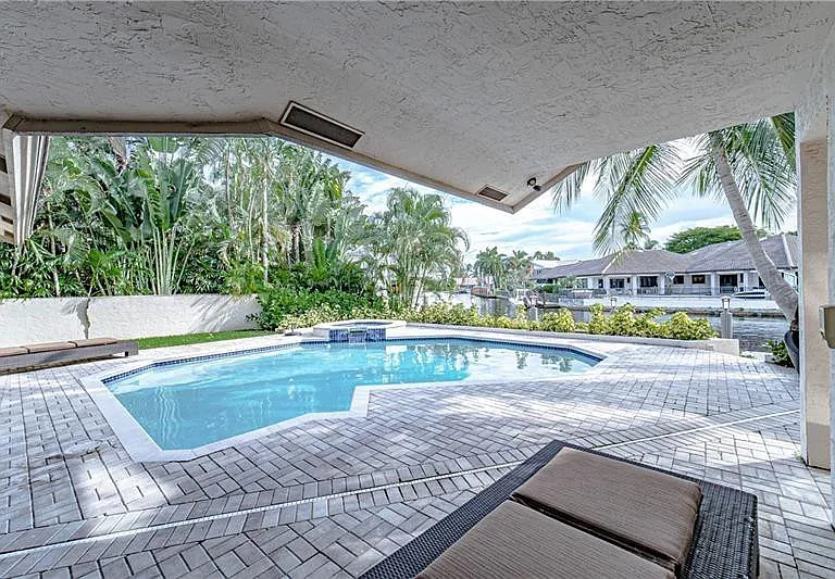 50 Bay Colony Dr — Photo 22