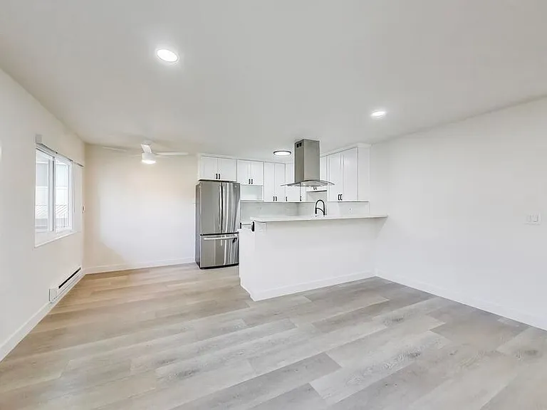 698 N Santa Cruz Avenue — Photo 11
