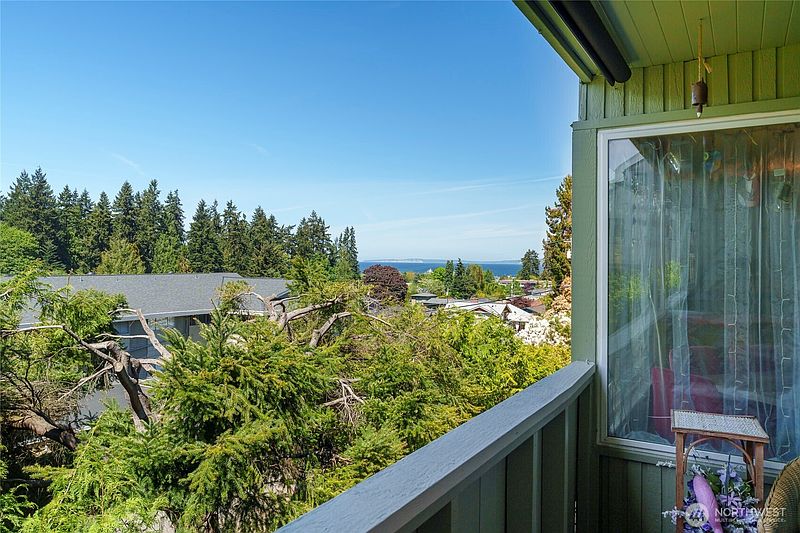 4th image of 1020 5th Avenue S #7