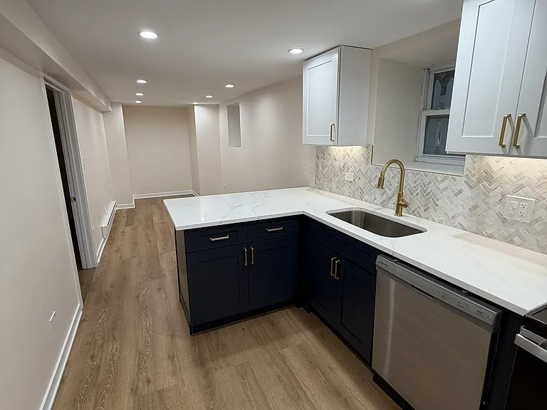 1711 W Henderson St #G — Photo 3