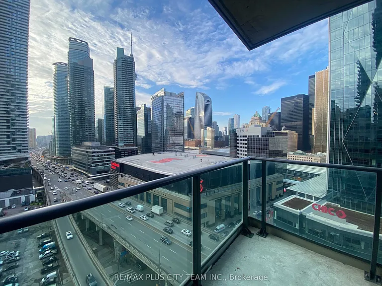 18 Harbour St #1802 — Photo 12