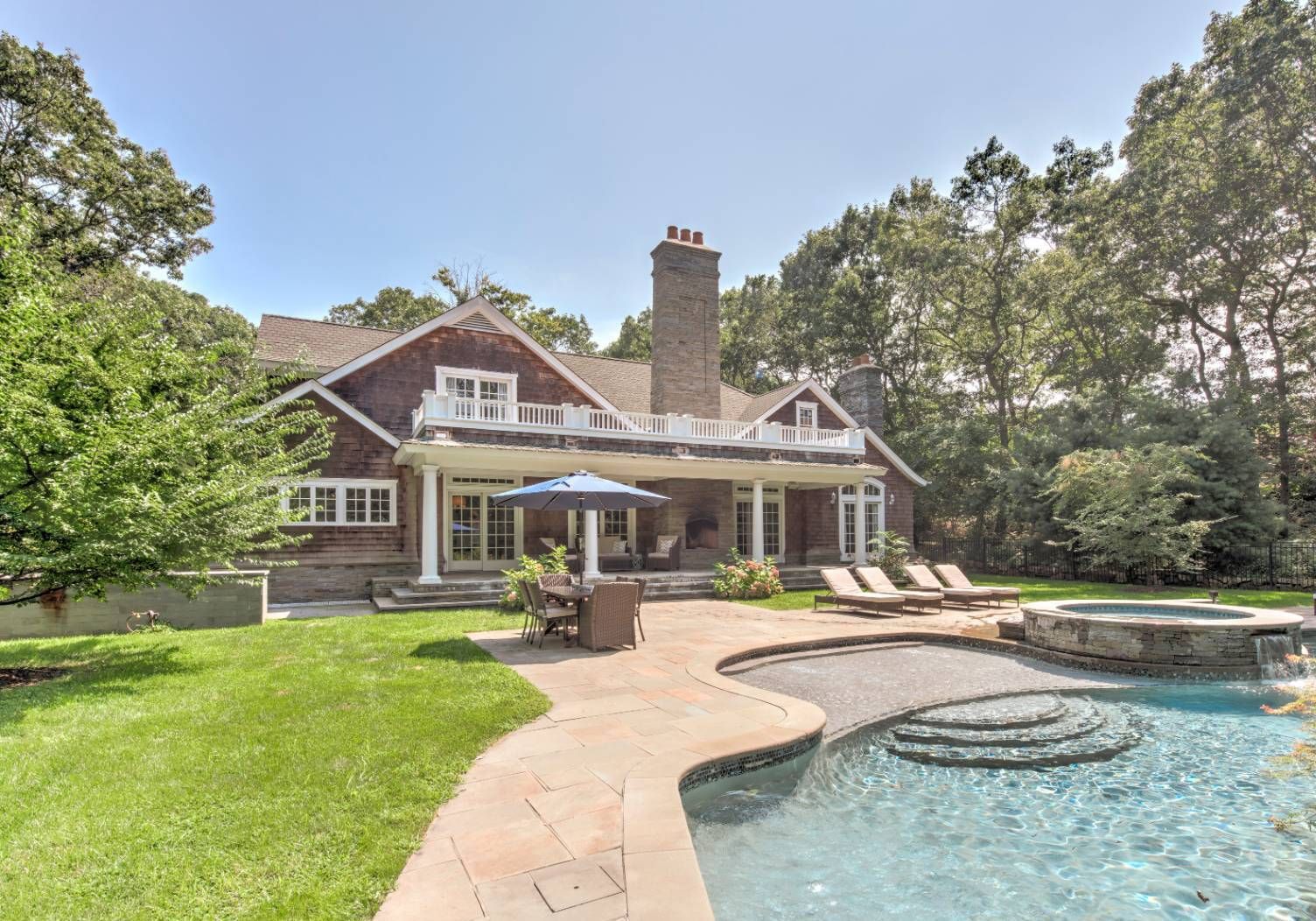  Private backyard oasis