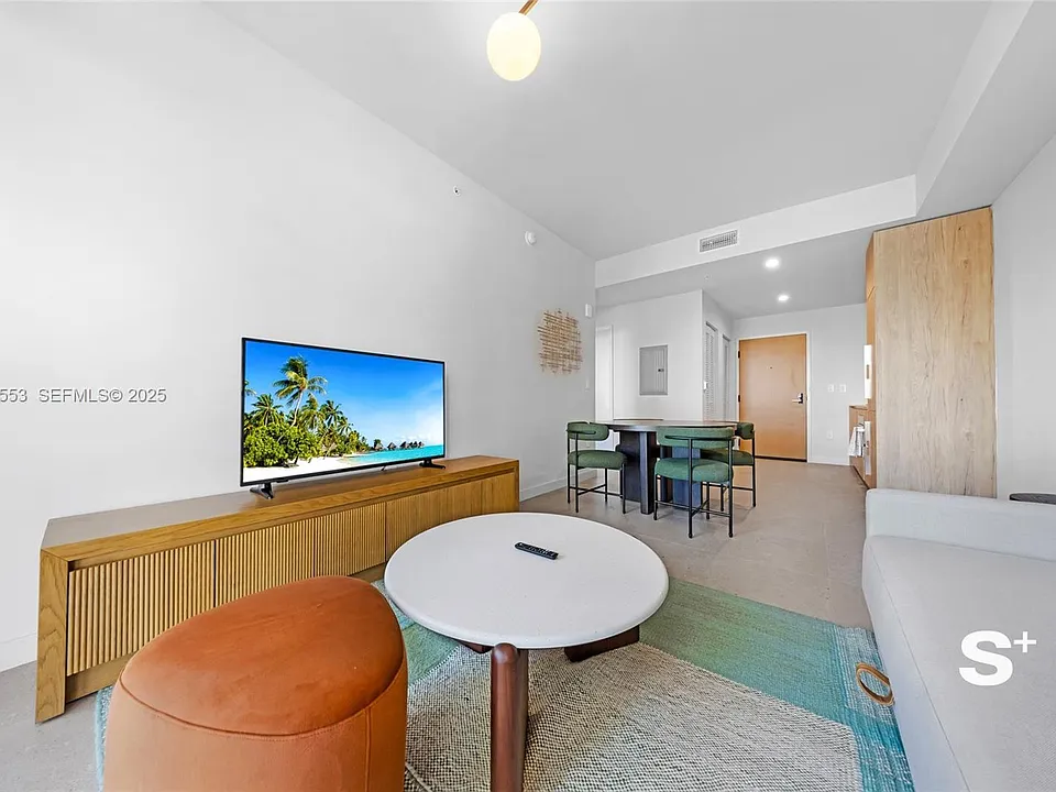 11 NE 6th St #1903
