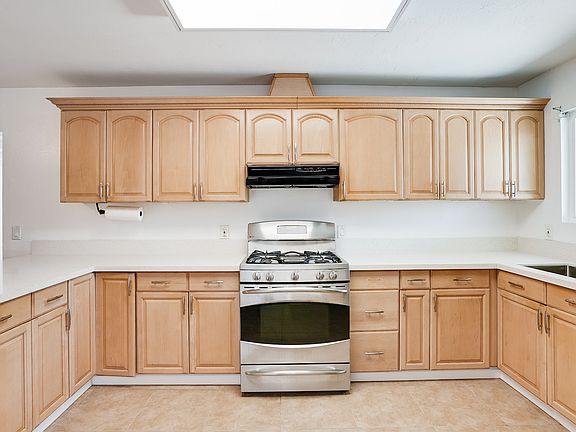 2nd image of 5841 Mariposa Pl