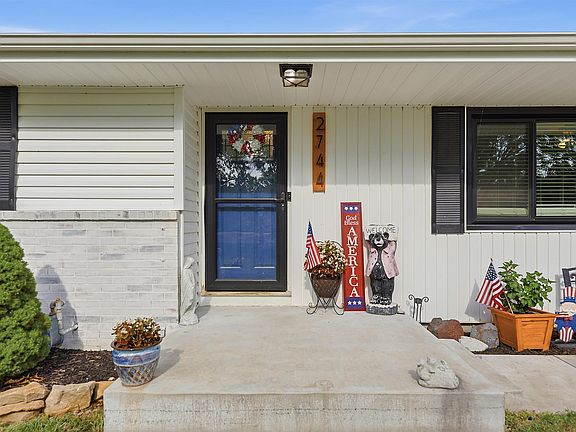 3rd image of 2744 SE Faxon Dr