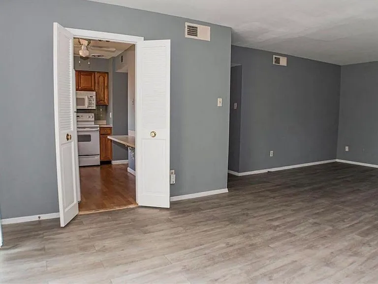 324 Chapel Ridge Dr #E — Photo 4
