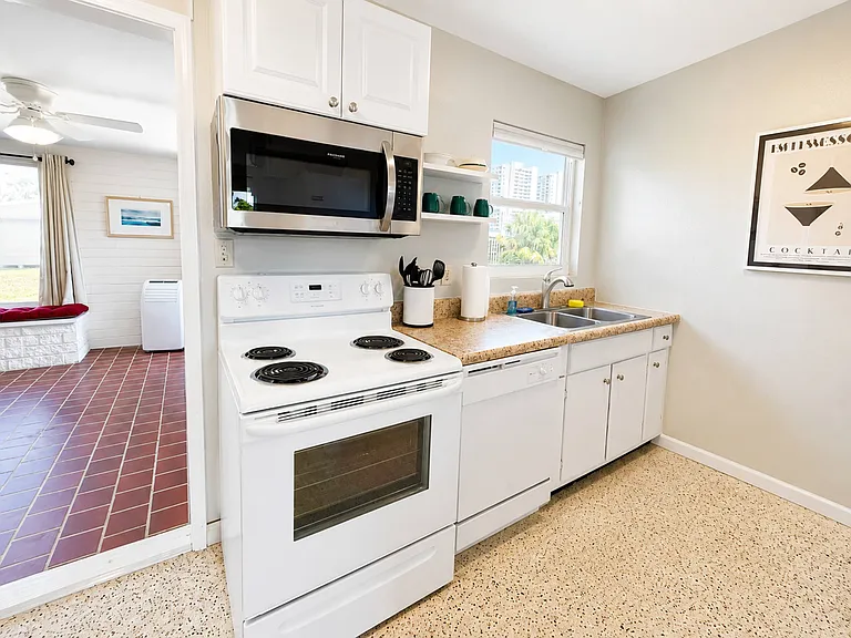 3255 La Paloma Ave — Photo 5